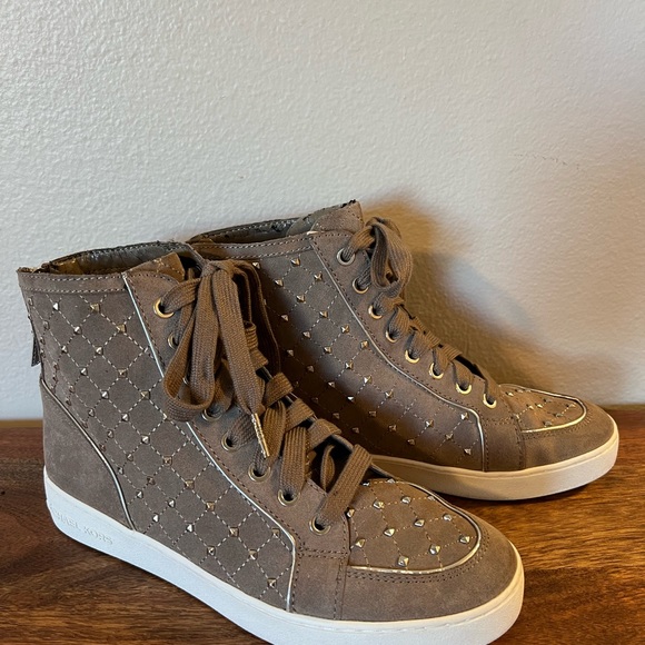 Michael Kors Suede Studded High Top 7 1/2 - Picture 2 of 8